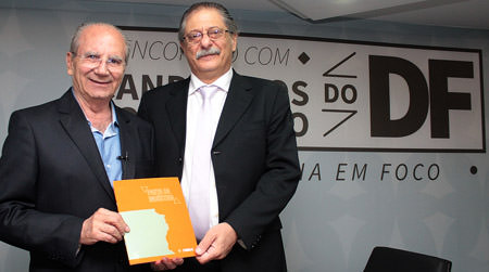 Frejat recebeu do presidente da Fibra, Jamal Bittar, a Pauta da Indústria. Foto: Nilson Carvalho/Fibra