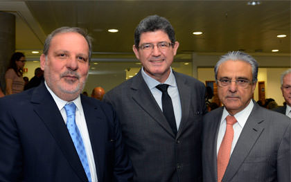 CNI homenageia o ministro Armando Monteiro Neto