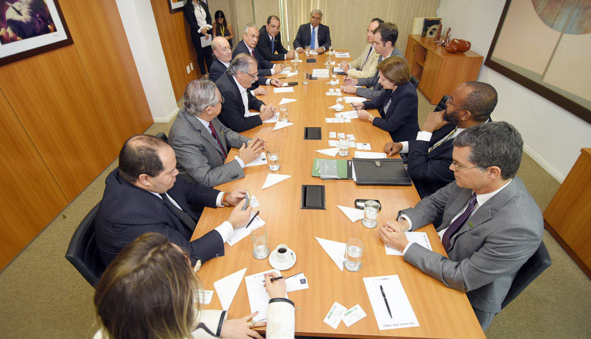 embaixatriz EUA visitafibra corpomateria DSC5353